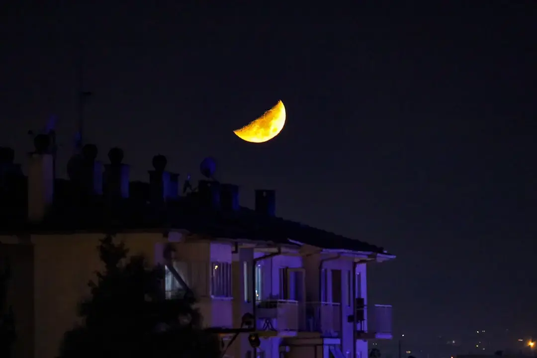 Luna intră în Taur, semnalând o perioadă de introspecție până la jumătatea lui iunie